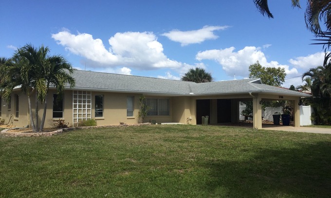 Saint James City House | Beautiful Waterfront Ideal for fishing and boating!