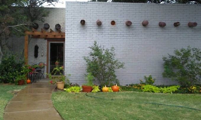 Midland House | Beautifully furnished and equipped 3 bed 2 bath home in a great neighborhood