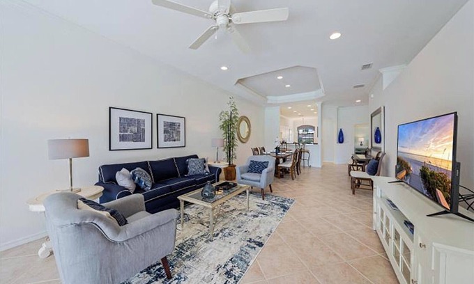 Caldecott Villa | Beautifully furnished, minutes to Downtown Naples, beaches, and Marco Island