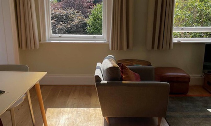 Liverpool Apartment | Beautifully Lit Airy 1-bed Apartment in Liverpool