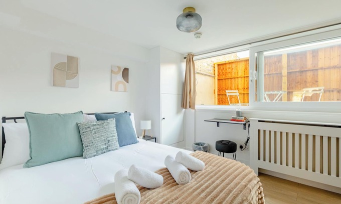 Islington Apartment | Beautifully Refurbished 4BD Flat by King's Cross