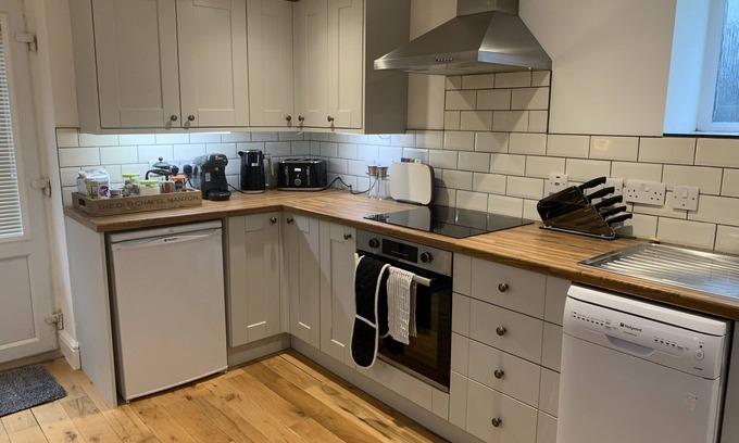 Marlborough Cottage | Beautifully renovated 18th Century Chapel in the heart of Manton village