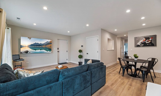 West Ridge Apartment | Beautifully Renovated 2/2 with parking, in unit laundry, king bed, brand new!