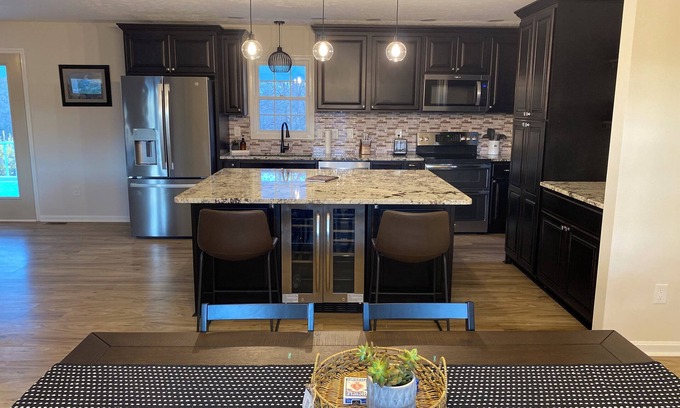 Taswell House | Beautifully Renovated 3-Bedroom, 3-Bath Home in Taswell, Indiana