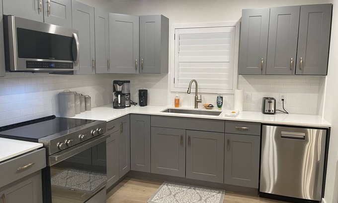 Leander House | Beautifully renovated home on quiet tree-lined street. Close to major amenities!