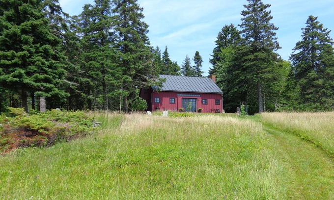 Vinalhaven House | Beautifully Renovated Barn/ Guesthouse on Historic Property