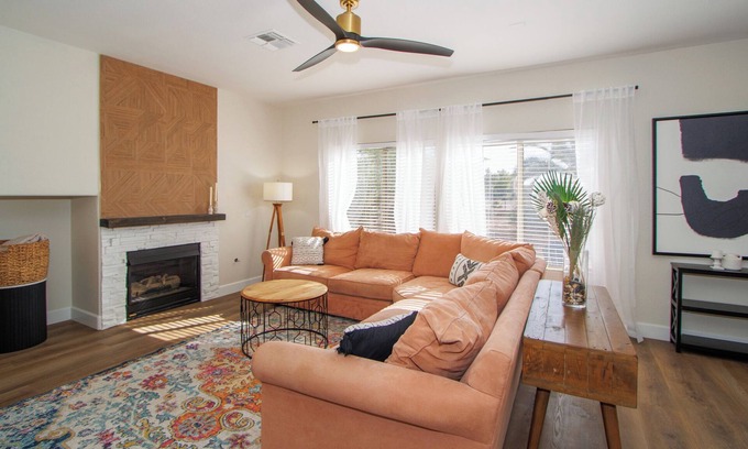 San Tan Valley House | BEAUTIFULLY Updated San Tan House of Serenity✨- Free WiFi, Game Room, Sleeps 10