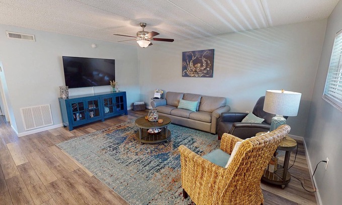 Largo Condo | Beautifully Updated 2 Bed/1 Bath on Intercoastal