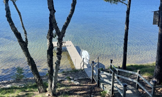 Cushing Cabin | Beautifully Updated Cabin on Pristine Lake Alexander