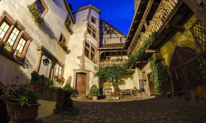 Riquewihr House | Bed and Breakfast at the Court of the Autrey Abbey