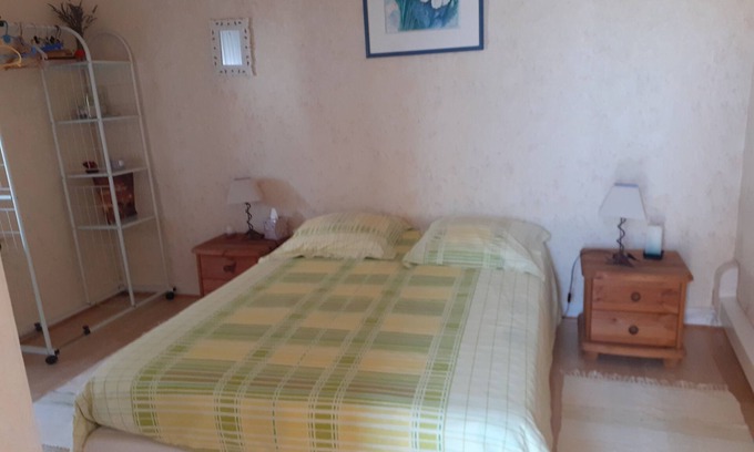 Villeblevin Bed & Breakfast | Bed and breakfast in bourgeois house between Fontainebleau and Sens