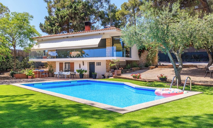 Castellvell Bed & Breakfast | BED AND BREAKFAST: sea and mountain. Ideal for families with swimming pool and quiet.