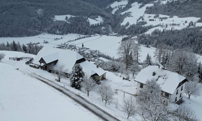 Althofen Apartment | Bed and breakfast Weilharter - double room, separate toilet and bath/shower, tea