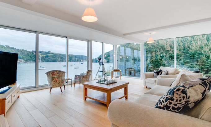 Dartmouth House | Beechcroft Cottage - Five Bedroom House, Sleeps 10