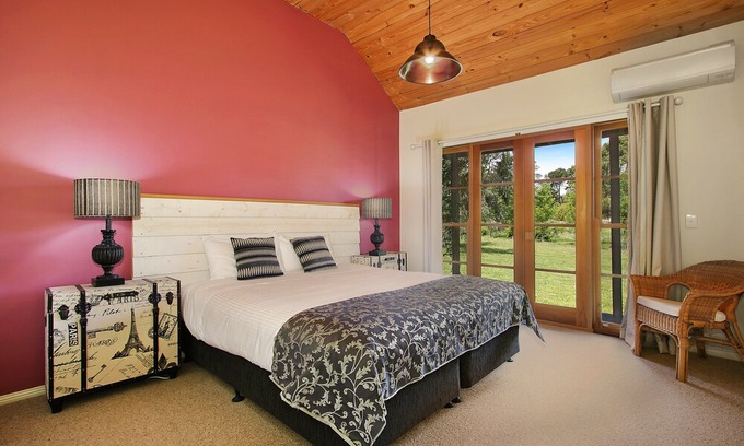 Beechworth Ski Chalet | Beechworth Cedar Cottages - spacious, private 1 Bedroom cottage close to town