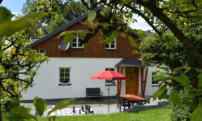 Kalterherberg House | BEI SCHMEDTE family-friendly and quiet, with playrooms, terrace with barbecue