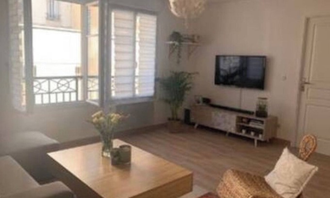 Les Pavillons-sous-Bois Apartment | Bel Appartement Près de Paris