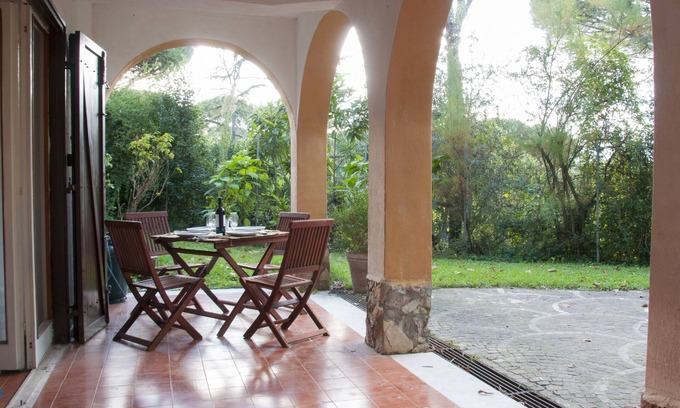 Zona III Marcigliana Apartment | Bel Poggio Country House STANDARD portion of villa with garden