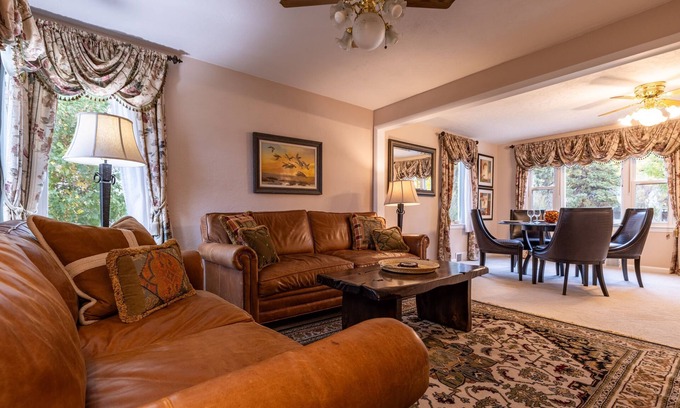 Cody House | Bella's on Beck- your retreat near downtown Cody