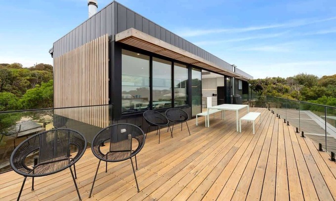 Fairhaven House | Bella Vista I Ocean Views I Walk to Beach