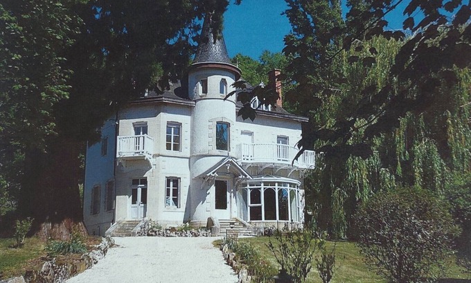 Mont-Saint-Jean Villa | BELLE EPOQUE VILLA IN PEACEFULL PRIVAT PARK WITH STUNNING VIEW