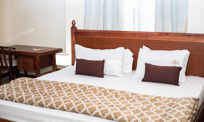 Accra Hotel | Ben and Moons Lodge and Event Center