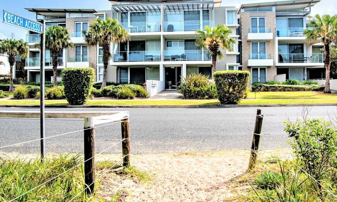 Hawks Nest Apartment | Bennett’s by the Beach - Direct beach access – footsteps away