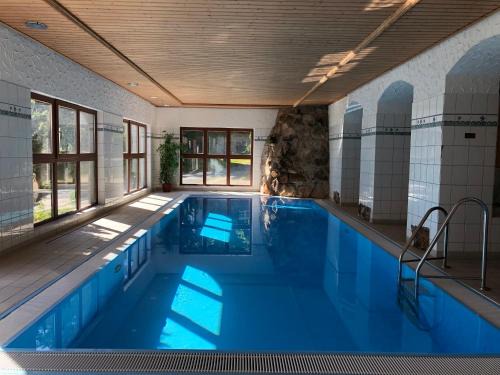 Baerenburg Hotel | Berghotel Friedrichshöhe - Sauna, Pool & Natur