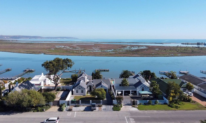 Laaiplek House | Bergriverliving: Family Accommodation on the Banks of the Berg River!