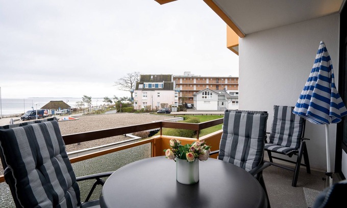 Scharbeutz Apartment | - BERLINER HOF - "DIRECT BEACH LOCATION" 100% lake view/2- and 3-room comfort A