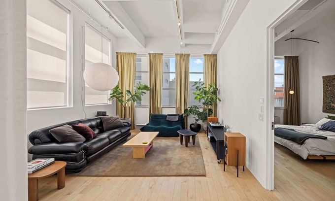 Williamsburg Apartment | Berry Loft VI by Rove Travel | Loft w/Rooftop