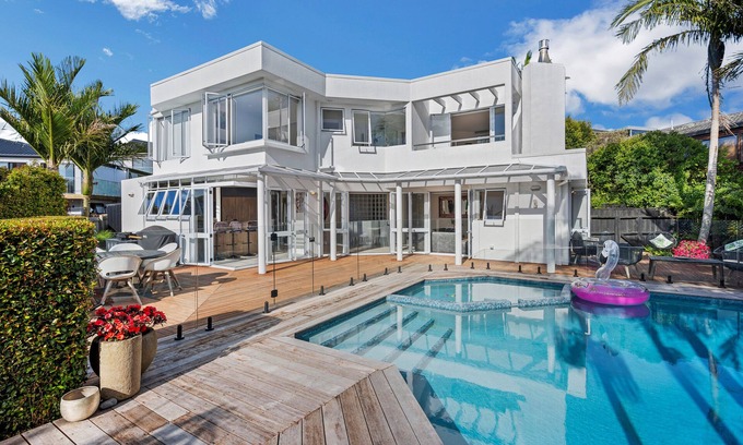 Castor Bay House | Bespoke Stays - Poolside Haven