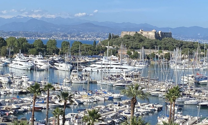 Antibes City Centre Apartment | best location and best views in old Antibes