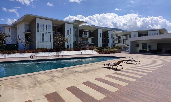 Santa Ana Condo | Best Location in Santa Ana - Great Views AC|GYM|Pool