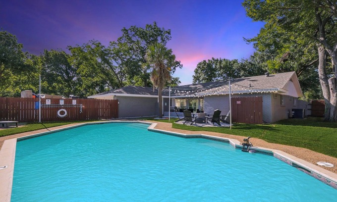 DeSoto House | Best of Desoto, 5BR, 2BA with Pool, Patio