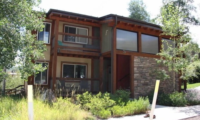 Snowmass Village Condo | Best Value in Snowmass! Walk to ski lifts and the Treehouse in less than 3 mins!