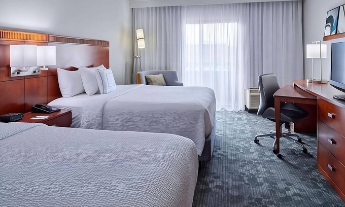 Indianapolis Hotel | Best Value, Quality Stay! Pets Allowed, Indoor Pool, Near Bumblebee Ruins