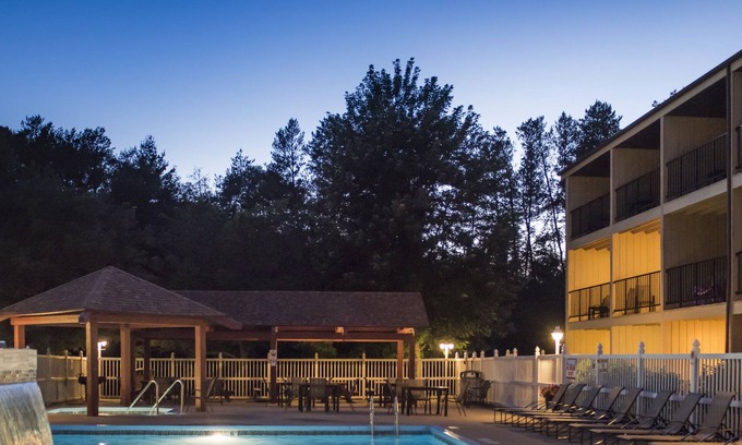 Wisconsin Dells Hotel | Best Western Ambassador Inn & Suites