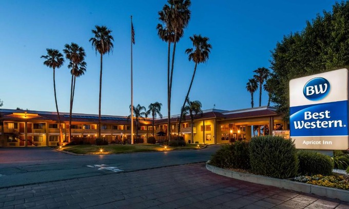 Wood Ranch Hotel | Best Western Apricot Inn