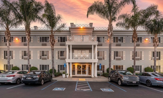 Tracy Hotel | Best Western Luxury Inn