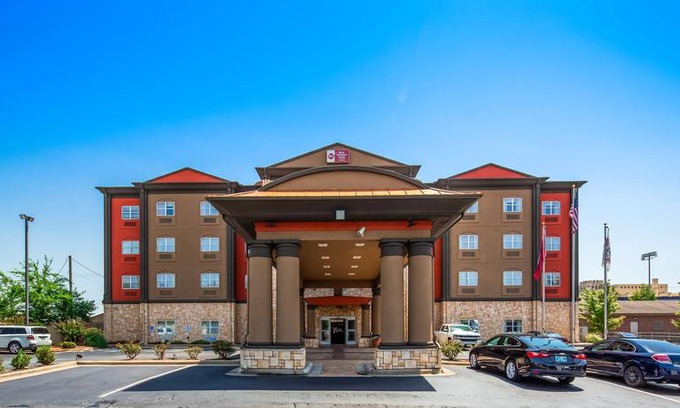 North Little Rock Hotel | Best Western Plus JFK Inn & Suites