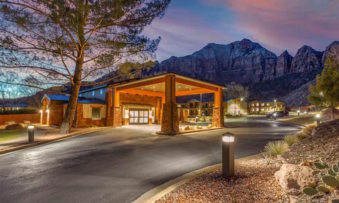 Zion National Park South Entrance Hotel | Best Western Plus Zion Canyon Inn & Suites