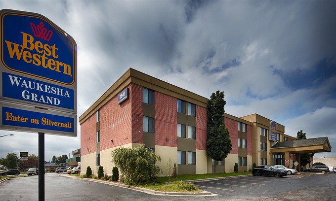 Pewaukee Hotel | Best Western Waukesha Grand
