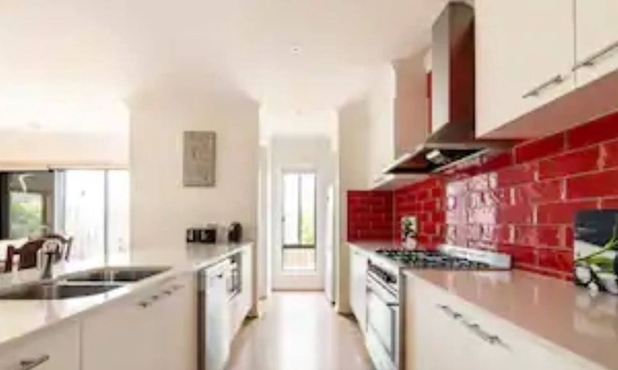 Melton South House | Bethel by the Park - Close to Tabcorp Park (Harness Racing)