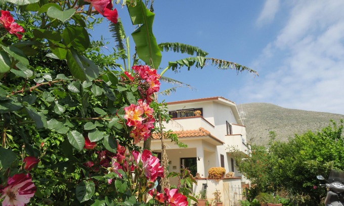 Partanna Villa | Betty's Rose Garden, with garden in villa 2 Floors. CIR: 19082053C205123
