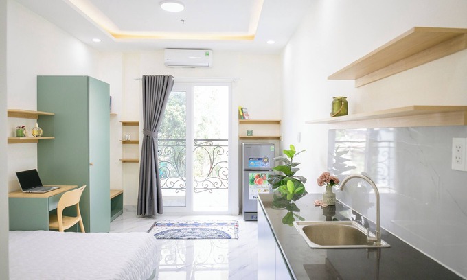 Phu Nhuan Apartment | Between airport & D1 center, with balcony, fast wifi (fiber), check-in 24/7