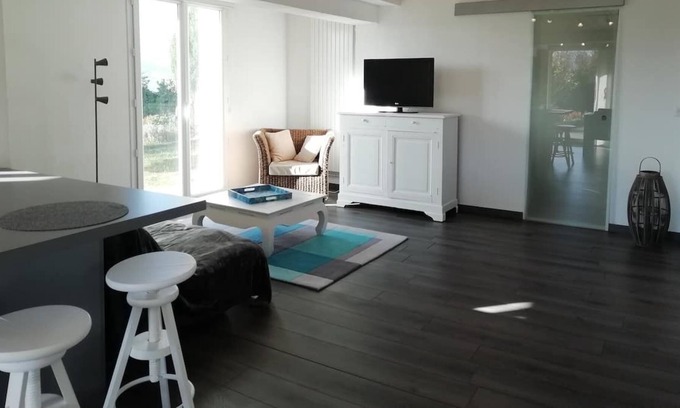 Bonne Ski Chalet | Between Lakes and Mountains. Close to Geneva. Spacious 75 m2. Private garden