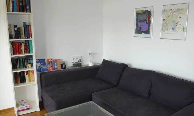 Charlottenburg Apartment | Between the opera and the palace, Luise apartment, subway and bus right next door