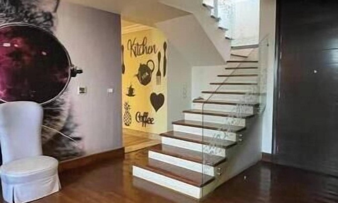 Oula Villa | Beverly Hills Inside Villa