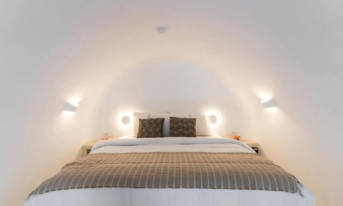 Exo Gonia Apartment | BH071 - C - Suite Santorini
